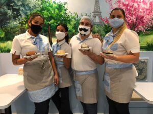 Funcionários da São Brigadeiro vestindo Refosco Uniformes